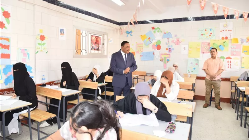 محافظ مطروح يتفقد لجان امتحانات الثانوية العامة 2024