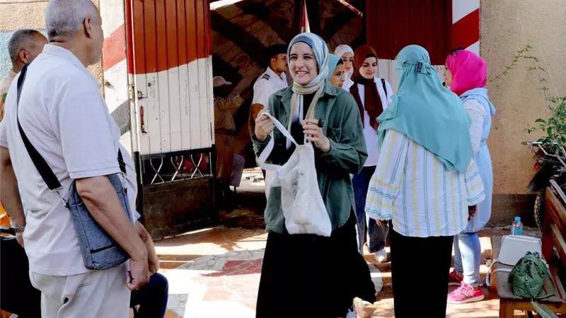 طلاب الثانوية العامة بالدقهلية : امتحان اللغة العربية طويل