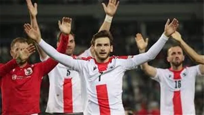 كفاراتسيخيليا يقود تشكيل جورجيا أمام التشيك