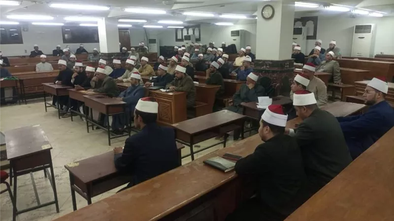 انطلاق الدورة التخصصية للأئمة والمفتشين بمسجد النور بالعباسية