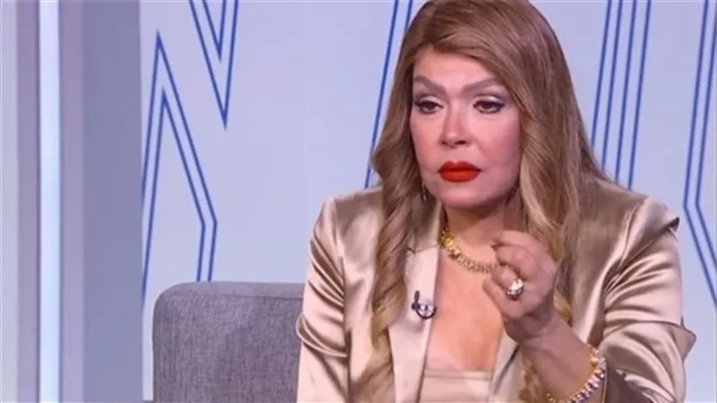 لوسي: خضعت لثلاث عمليات قسطرة في القلب بسبب الدخان