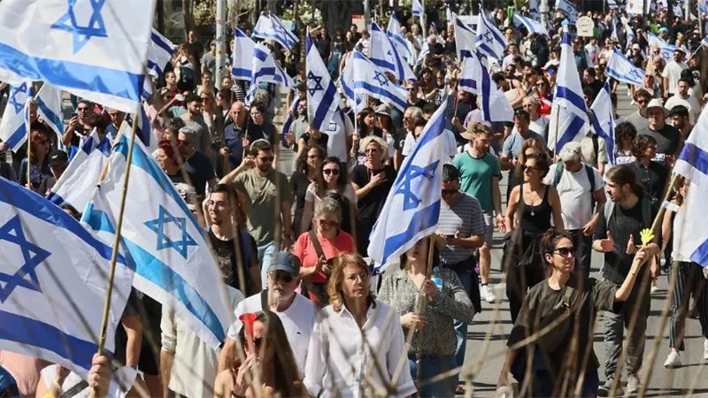 أهالي المحتجزين الإسرائيليين: لن تكون هناك صفقة دون سقوط حكومة نتنياهو