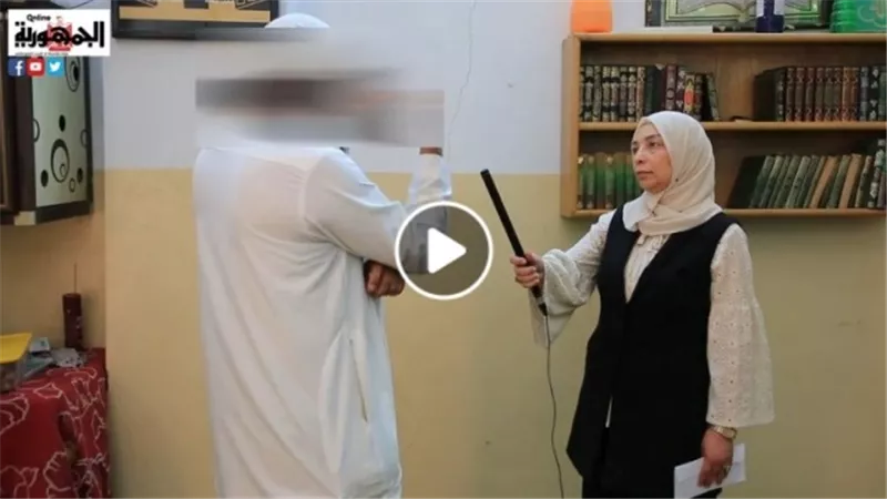 إيدى بإيدك يرسم الفرحة على وجه عم أحمد 