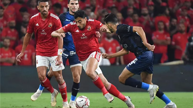 طاقم تحكيم إسبانى لإدارة قمة الأهلى والزمالك