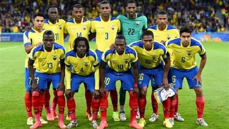 بطاقة حمراء للاعب الإكوادور لتدخله القوي أمام مدافع فنزويلا