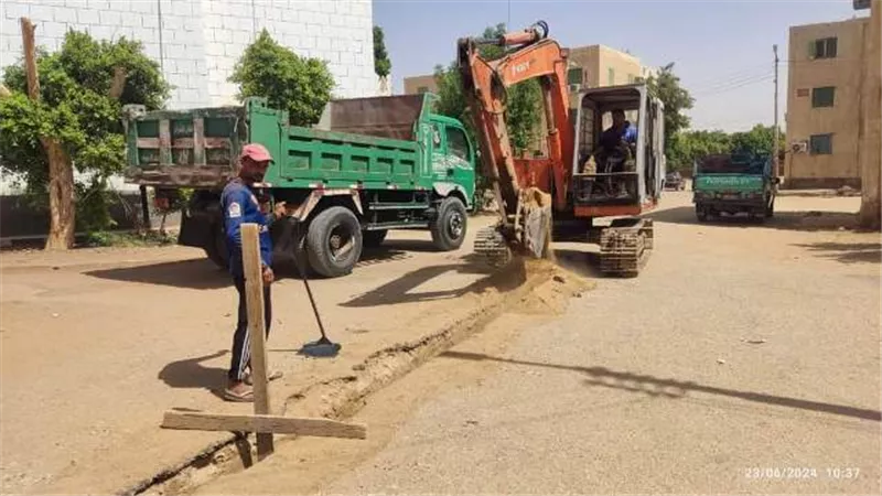 ترميم ٤.٥ كم طرق وشوارع بأحياء مدينة الخارجة
