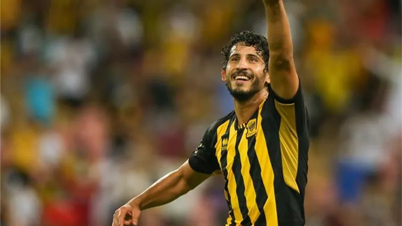 بعرض خرافي .. مدافع الأهلى بديلا لـ أحمد حجازى فى اتحاد جدة السعودى
