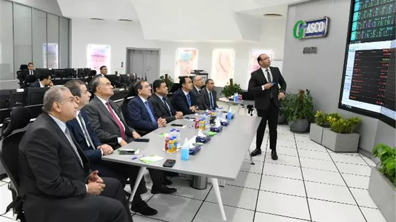 وزير البترول يعقد اجتماعا فى مركز التحكم القومى للغاز بجاسكو