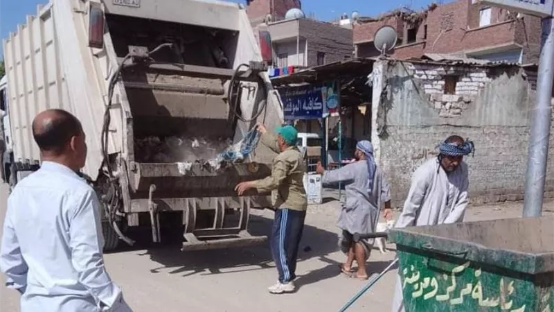 حملات مكثفة لإزالة المخلفات بمراكز المنيا