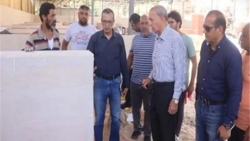 محافظ القليوبية يتفقد أعمال السوق الحضاري بالقناطر الخيرية