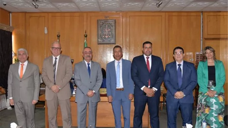 مساعد وزير التنمية المحلية يناقش ملفات التقنين بالإسماعيلية