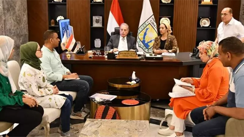 محافظ جنوب سيناء يلتقي بفريق عمل جائزة التميز الحكومي
