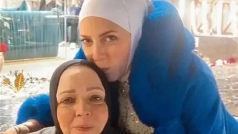 بمواقف جمعتهما.. دعاء فاروق ترثي حماتها
