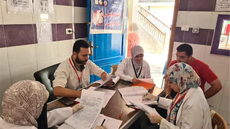 الكشف على 1252 مواطنا فى قافلة وحدة الشروق بدمنهور.. صور