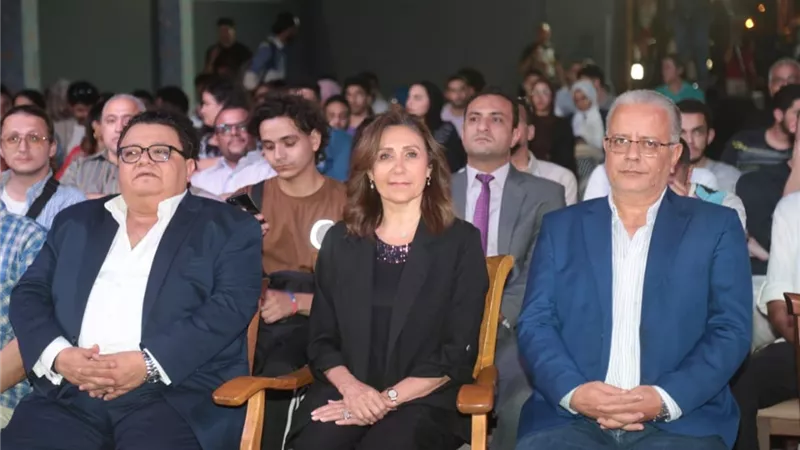 الاختبار يحصد أفضل عرض .. وزيرة الثقافة تُكرم نجوم المسرح الجامعي