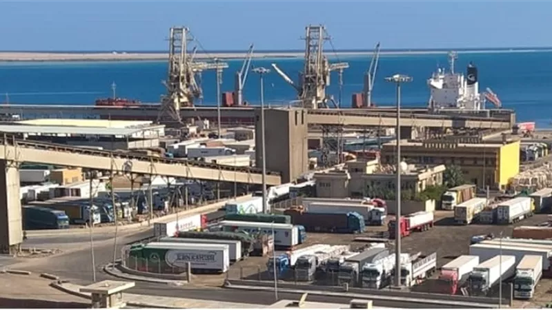 تداول 4 الاف طن بضائع عامة ومتنوعة بموانئ البحر الأحمر