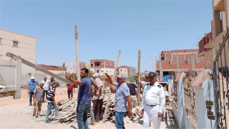 حملات رفع الاشغالات بكافة الاحياء فى مدينة العاشر من رمضان.. صور
