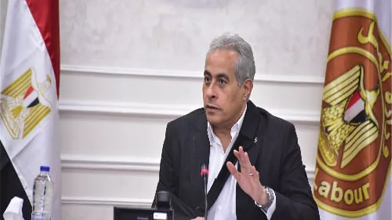 الحوار الإجتماعي يناقش تشغيل النساء والأطفال وتراخيص عمل الأجانب