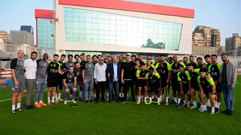 الأبيض يتراجع.. لبيب يجتمع مع لاعبى الزمالك استعدادًا لمواجهة الأهلى