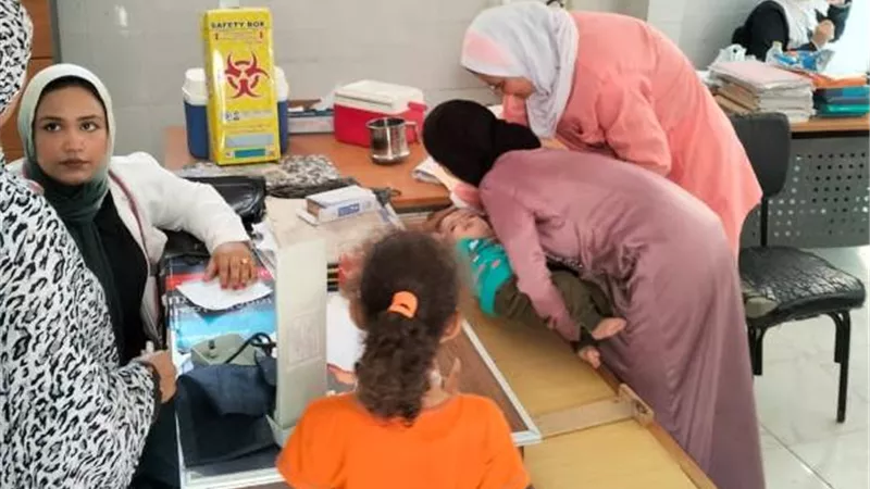 قافلة سكانية شاملية بقرية العروبه بالدلنجات.. صور