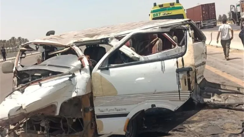 اصابة 15 فى تصادم سيارتي ميكروباص وملاكى بغرب النوبارية
