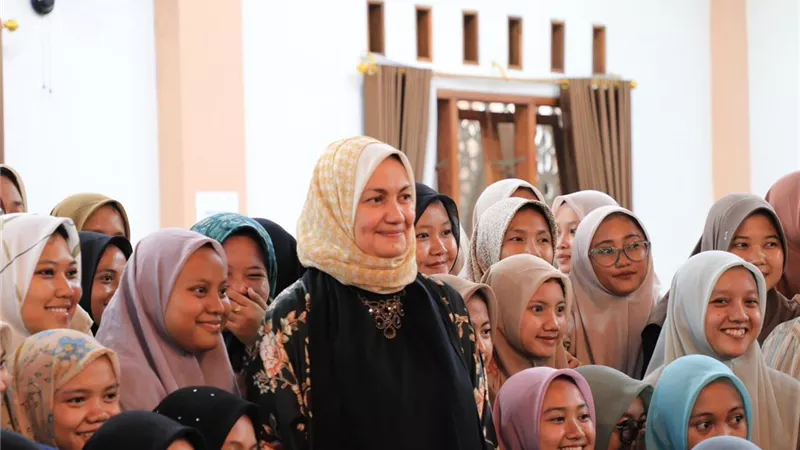 الأنوار الهشامية بإندونيسيا تحتفل بمستشار شيخ الأزهر للوافدين