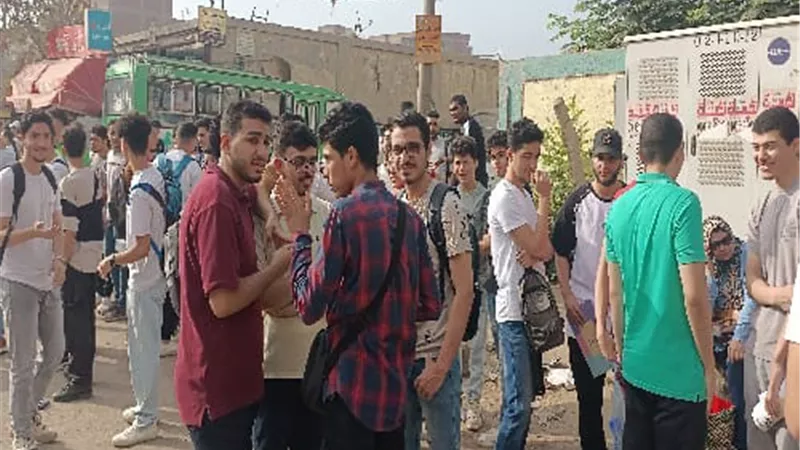 طلاب الثانوية العامة 2024 بالقليوبية يتوافدون على اللجان لآداء امتحان اللغة الأجنبية الثانية