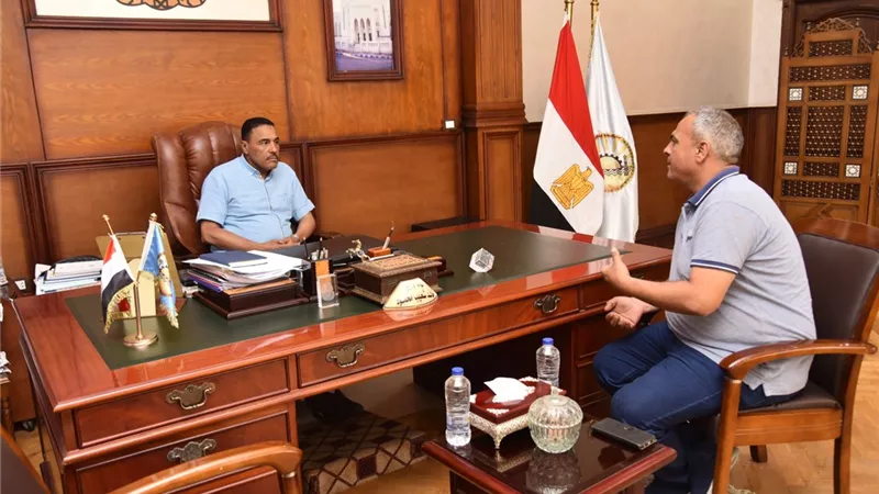 شعيب يستعرض جهود تطوير قطاع الطب البيطري بمطروح