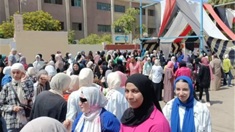 سعادة بين طلاب الثانوية العامة بالقليوبية من امتحان اللغة الثانية