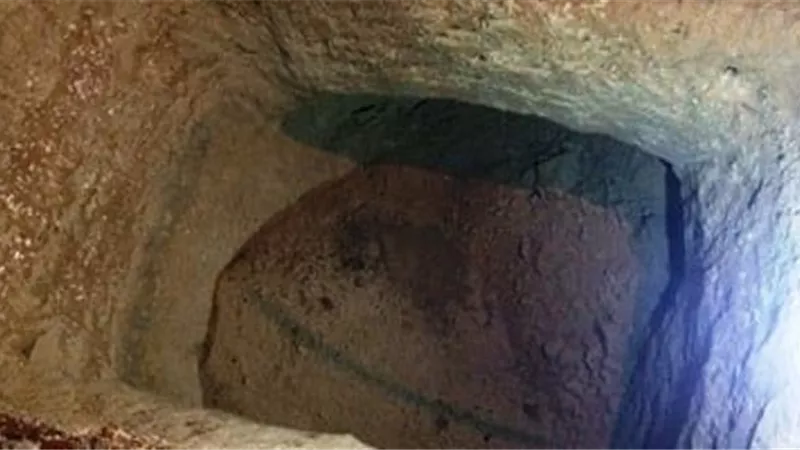 ضبط 6 ينقبون عن الآثار أسفل منزل بالمنيا