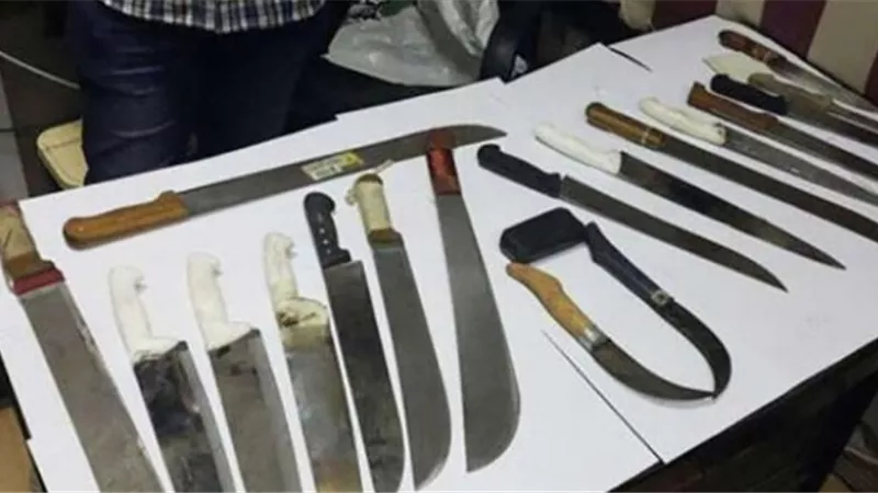 القبض على شباب يحملون أسلحة بيضاء بمنطقة الهانوفيل