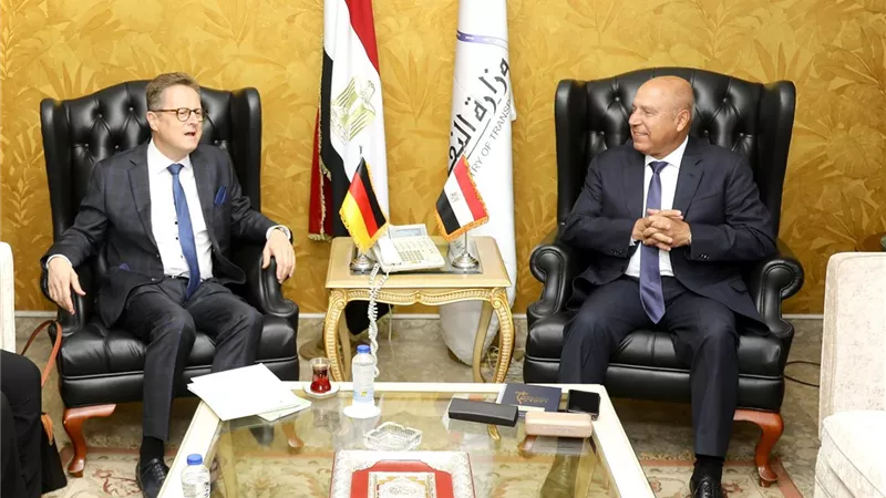 وزير النقل يبحث مع السفير الالماني بالقاهرة سبل التعاون المشترك