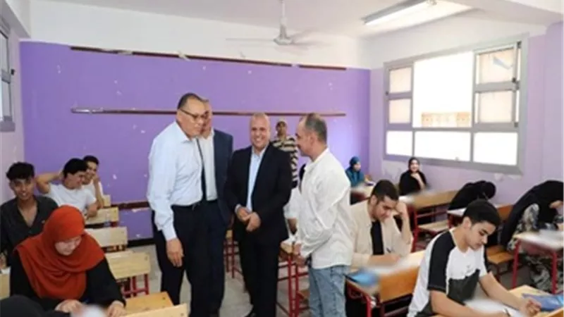محافظ الشرقية يتفقد لجان إمتحانات الثانوية العامة بمدارس أبوكبير