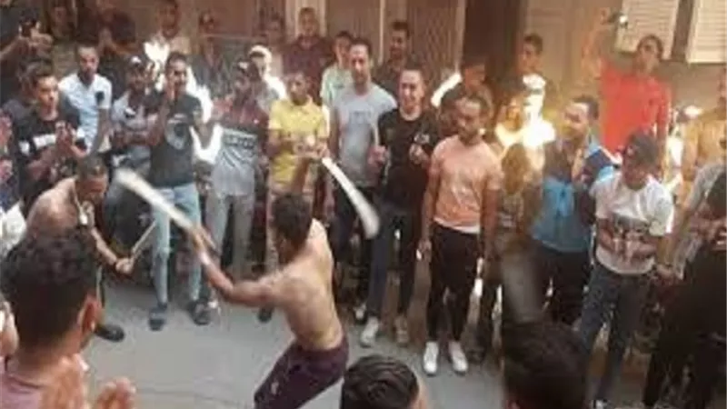ضبط 3 عاطلين استعرضوا بأسلحة بيضاء خلال نقل عفش عروس بالإسكندرية