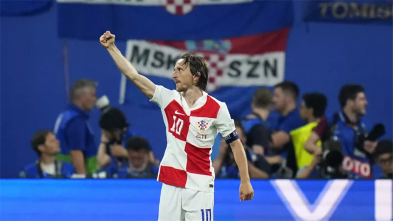 مودريتش يحقق إنجازا تاريخيا في 