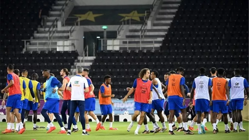 منتخب فرنسا يصل ملعب بروسيا دورتموند لمواجهة بولندا