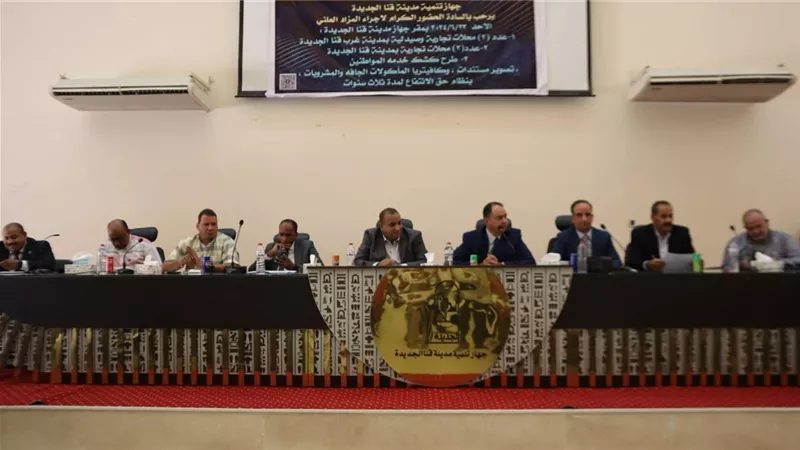 رئيس الجهاز: بيع محال تجارية ومنفذ خدمة بقنا لتوفير الخدمات للمواطنين