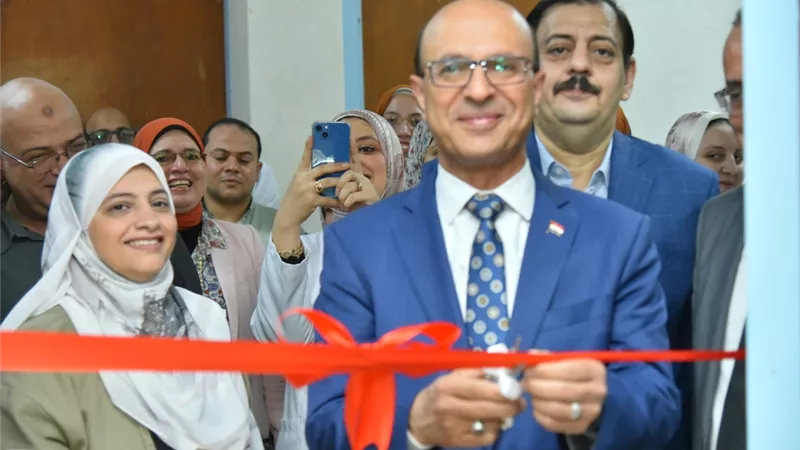 رئيس جامعة أسيوط يفتتح عيادات طب الأسرة بالمستشفى الجامعي