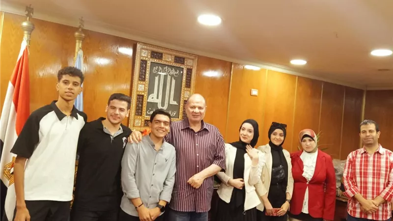 محافظ أسيوط يلتقي أعضاء اتحاد طلاب مدارس التربية والتعليم