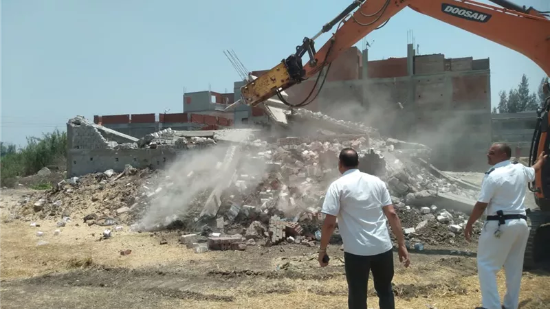 محافظ كفرالشيخ يتابع جهود إزالة التعديات على الأراضى الزراعيةبفوه