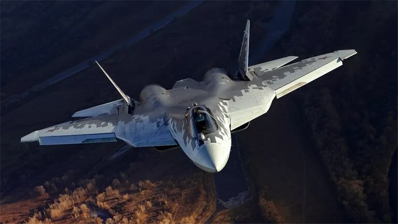 الشبح الطائر.. مميزات مقاتلة Su-57 الروسية