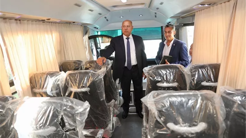 وزير النقل يعقد اجتماعاً مع وفد من كبرى الشركات الوطنية