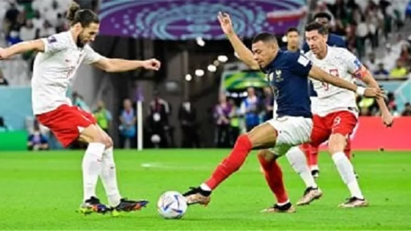 ليفاندوفيسكي يقود تشكيل بولندا أمام فرنسا في اليورو