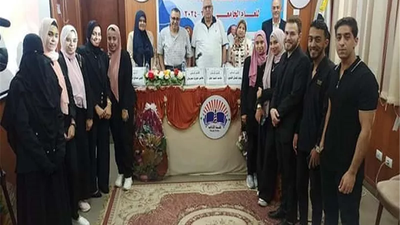 آداب دمياط تنتهى من مناقشة مشروعات تخرج برنامج متعدد اللغات