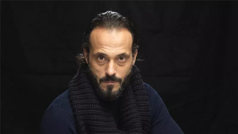 يوسف الشريف يستعرض لياقته البدنية داخل الجيم