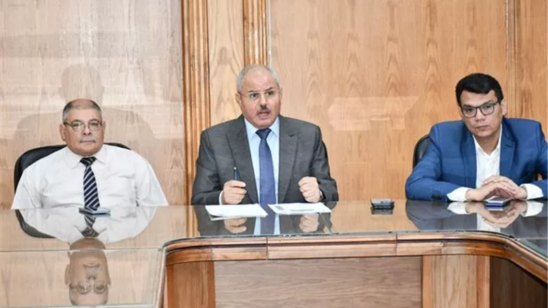 قوافل بيئية وتدريب أفراد المجمتع بجامعة القناة خلال الصيف