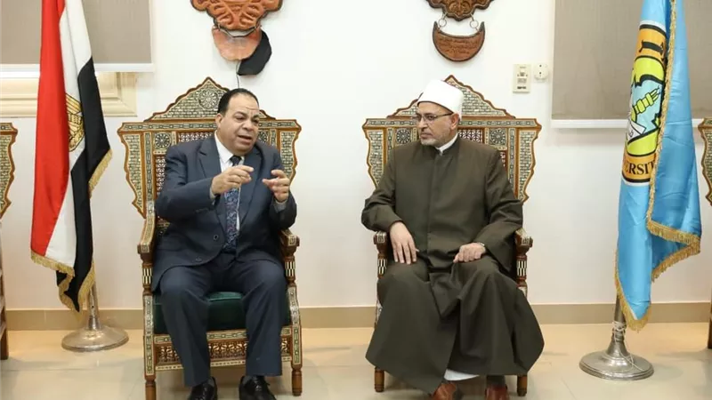 رئيس الجهاز التنفيذي لمحو الأمية يشيد بجهود جامعة الأزهر