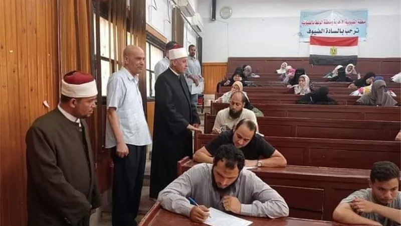 رئيس المنطقة المركزية يتفقد إمتحانات الرواق الأزهرى بالقليوبية