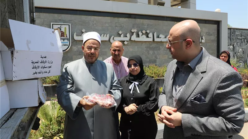 غنيم يشهد استلام 2 طن لحوم من صكوك الأضاحي ببنى سويف