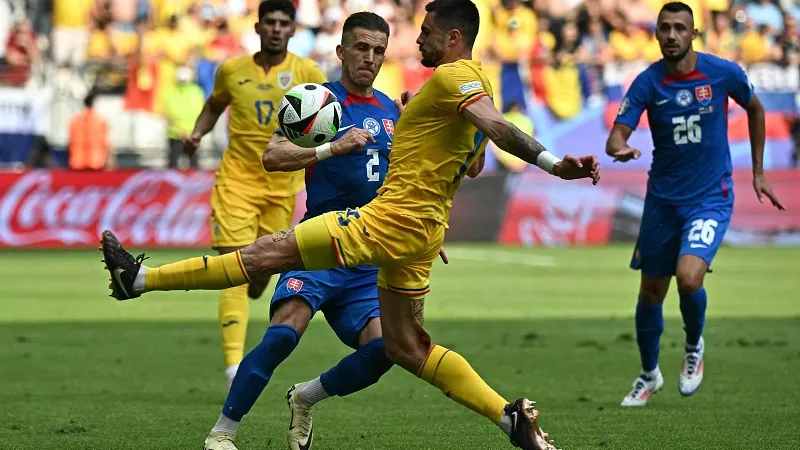التعادل الايجابى ينهى الشوط الأول بين رومانيا وسلوفاكيا